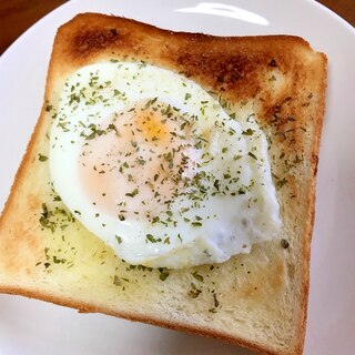 目玉焼きガーリックトースト